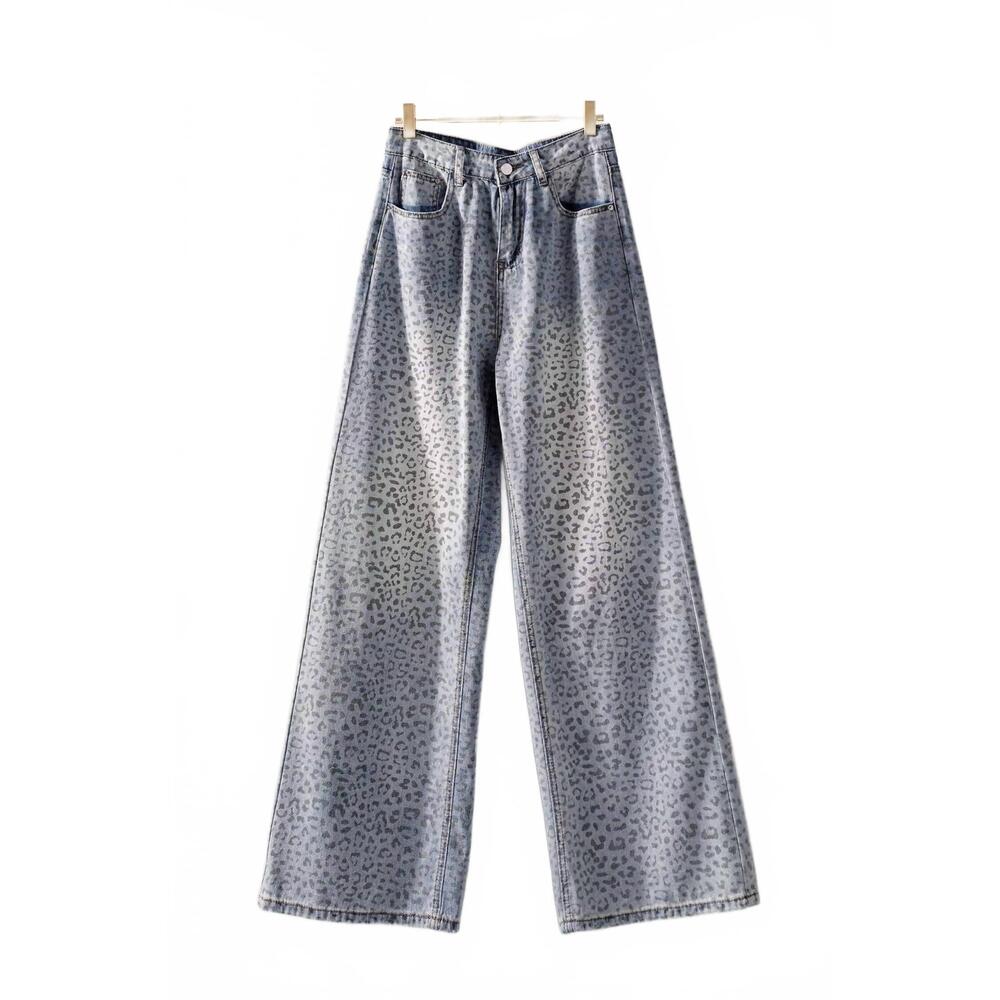 NEW URBAN DAIZY leopard print wide-leg denim pants in animal print - Picture 6 of 7